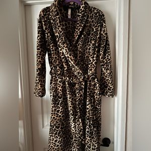 Cozy Cheetah Robe - Never Worn